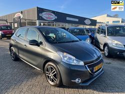 Grijs Gebruikt 2013 Peugeot 208 Envy Hatchback | € 5.999