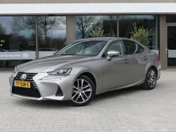 Grijs Gebruikt 2018 Lexus IS300h Business Edition Sedan | € 25.750 (Eerlijke prijs)