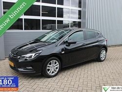Zwart Gebruikt 2017 Opel Astra Edition Hatchback | € 10.950 (Eerlijke prijs)