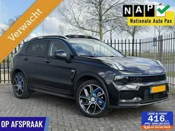 Zwart, metallic lak Gebruikt 2022 Lynk & Co 01 SUV | € 25.950 (Eerlijke prijs)