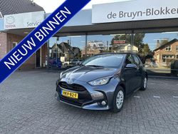 Grijs Gebruikt 2024 Toyota Yaris Hybrid Active Hatchback | € 21.999 (Goede deal)