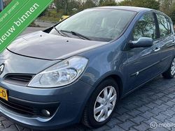 Grijs Gebruikt 2006 Renault Clio II Dynamique Hatchback | € 3.195 (Eerlijke prijs)