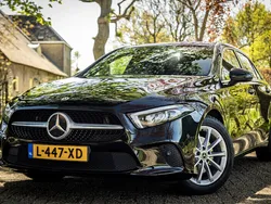 Zwart, metallic lak Gebruikt 2018 Mercedes A200 Business Hatchback | € 27.900 (Duur)