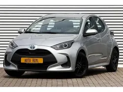 Zilver Gebruikt 2022 Toyota Yaris Hybrid Active Hatchback | € 18.885 (Eerlijke prijs)