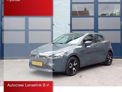 Grijs Gebruikt 2024 Mazda 2 Center-Line Hatchback | € 20.950 (Eerlijke prijs)