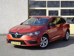 Rood, metallic lak Gebruikt 2019 Renault Mégane GrandTour LIMITED Stationwagen | € 13.950 (Goede deal)