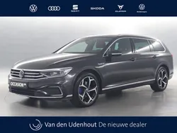 Grijs Gebruikt 2023 VW Passat Business Stationwagen | € 40.990 (Duur)