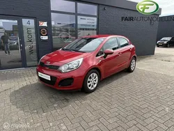 Rood Gebruikt 2014 Kia Rio Comfort Hatchback | € 7.750 (Eerlijke prijs)