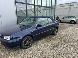 Blauw, metallic lak Gebruikt 2001 VW Golf Cabriolet Trendline Cabriolet | € 2.450 (Eerlijke prijs)
