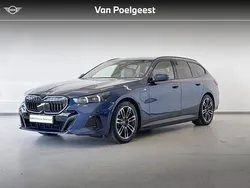 Blauw, metallic lak Gebruikt 2024 BMW 530e M Sport Stationwagen | € 65.495