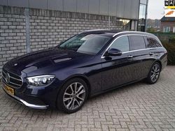 Blauw Gebruikt 2021 Mercedes E200 Business Stationwagen | € 32.850 (Goede deal)