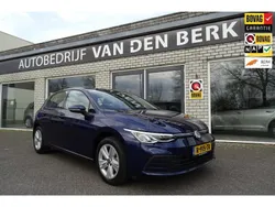 Blauw Gebruikt 2021 VW Golf VIII Life Hatchback | € 21.900 (Eerlijke prijs)