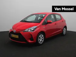 Rood Gebruikt 2018 Toyota Yaris Hybrid Hatchback | € 13.640 (Eerlijke prijs)