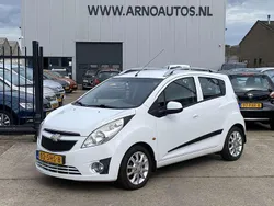 Wit, metallic lak Gebruikt 2011 Chevrolet Spark LS Hatchback | € 2.995 (Eerlijke prijs)