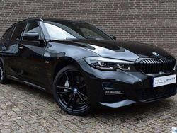 Zwart Gebruikt 2022 BMW 330e Executive Stationwagen | € 38.950 (Duur)