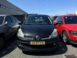 Gebruikt 2006 Renault Clio II Privilege Sedan | € 1.450 (Eerlijke prijs)