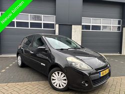 Zwart (metallic) Gebruikt 2011 Renault Clio II Hatchback | € 2.599 (Eerlijke prijs)