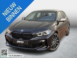 Zwart (metallic) Gebruikt 2025 BMW M135 Basis Hatchback | € 56.995 (Iets duurder)