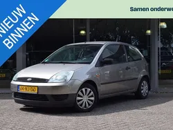 Grijs, metallic lak Gebruikt 2003 Ford Fiesta Celebration Hatchback | € 995 (Eerlijke prijs)