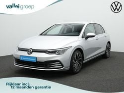 Grijs Gebruikt 2023 VW Golf VIII Life Hatchback | € 26.800 (Eerlijke prijs)