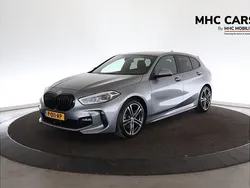 Grijs, metallic lak Gebruikt 2022 BMW 118 Executive Hatchback | € 25.400 (Eerlijke prijs)