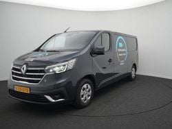 Grijs metallic Gebruikt 2024 Renault Trafic Komfort MPV | € 28.950