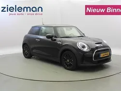 Zwart, metallic lak Gebruikt 2021 Mini Cooper Business Hatchback | € 16.845 (Eerlijke prijs)
