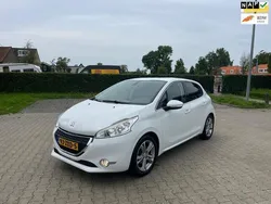 Wit Gebruikt 2013 Peugeot 208 Allure Hatchback | € 5.950 (Eerlijke prijs)