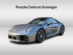 Grijs, metallic lak Nieuw 2024 Porsche 911 Carrera Coupé | € 234.537 (Iets duurder)