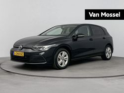 Zwart Gebruikt 2021 VW Golf VIII Life Hatchback | € 18.400 (Eerlijke prijs)