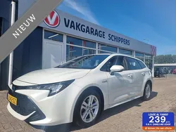 Wit, metallic lak Gebruikt 2020 Toyota Corolla Business Edition Stationwagen | € 17.850 (Goede deal)