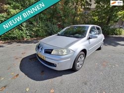 Grijs Gebruikt 2008 Renault Mégane III Business Hatchback | € 1.699 (Eerlijke prijs)