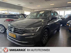Grijs, metallic lak Gebruikt 2021 VW Tiguan Life SUV | € 26.750 (Iets duurder)