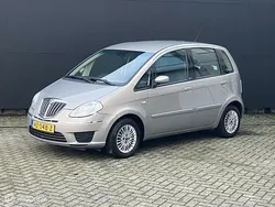 Grijs Gebruikt 2009 Lancia Musa MPV | € 3.450
