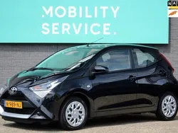 Zwart Gebruikt 2022 Toyota Aygo X-play Hatchback | € 12.864 (Super prijs)