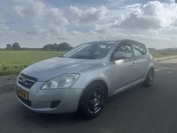 Grijs Gebruikt 2007 Kia Ceed Hatchback | € 2.250 (Eerlijke prijs)