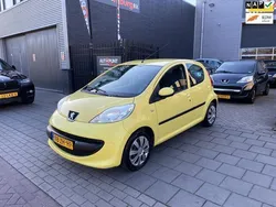 Geel, metallic lak Gebruikt 2008 Peugeot 107 Hatchback | € 1.499 (Goede deal)