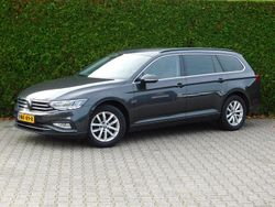 Grijs Gebruikt 2023 VW Passat Business Stationwagen | € 26.950 (Eerlijke prijs)
