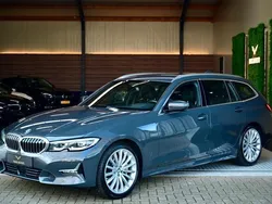 Grijs, metallic lak Gebruikt 2019 BMW 330 Executive Stationwagen | € 25.950 (Iets duurder)
