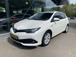 Wit Gebruikt 2018 Toyota Auris Hybrid Hatchback | € 18.800 (Eerlijke prijs)
