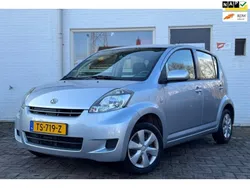 Grijs Gebruikt 2009 Daihatsu Sirion Hatchback | € 2.997 (Eerlijke prijs)