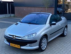 Grijs (metallic) Gebruikt 2002 Peugeot 206 CC Cabriolet | € 1.350 (Goede deal)