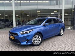Blauw, metallic lak Gebruikt 2024 Kia Ceed Sportswagon Stationwagen | € 28.595 (Eerlijke prijs)