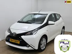 Hatchback Gebruikt 2017 Toyota Aygo X-play Hatchback | € 9.590 (Eerlijke prijs)