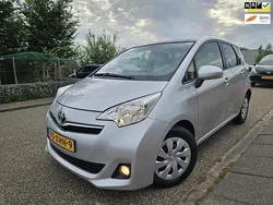 Grijs Gebruikt 2012 Toyota Verso-S MPV | € 8.500 (Goede deal)