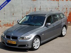 Grijs, metallic lak Gebruikt 2012 BMW 318 Luxury Line Stationwagen | € 8.950 (Eerlijke prijs)