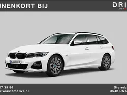 Wit Gebruikt 2022 BMW 330e M Sport Stationwagen | € 30.900 (Super prijs)