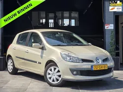 Beige Gebruikt 2006 Renault Clio II Dynamique Hatchback | € 4.444 (Eerlijke prijs)