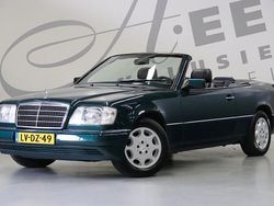 Groen Gebruikt 1995 Mercedes E220 Cabriolet | € 22.950