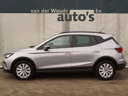 Grijs Gebruikt 2024 Seat Arona Design SUV | € 23.900 (Eerlijke prijs)
